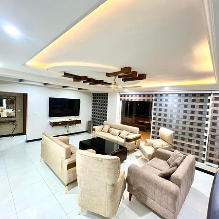 Penthouse 3Bedrooms - Luxury Apartment Hotel Iszlámábád Kültér fotó